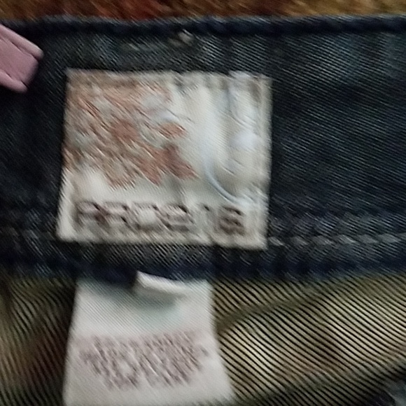Size 6 Arden B. Jean's with elastic at ankles - Picture 2 of 3